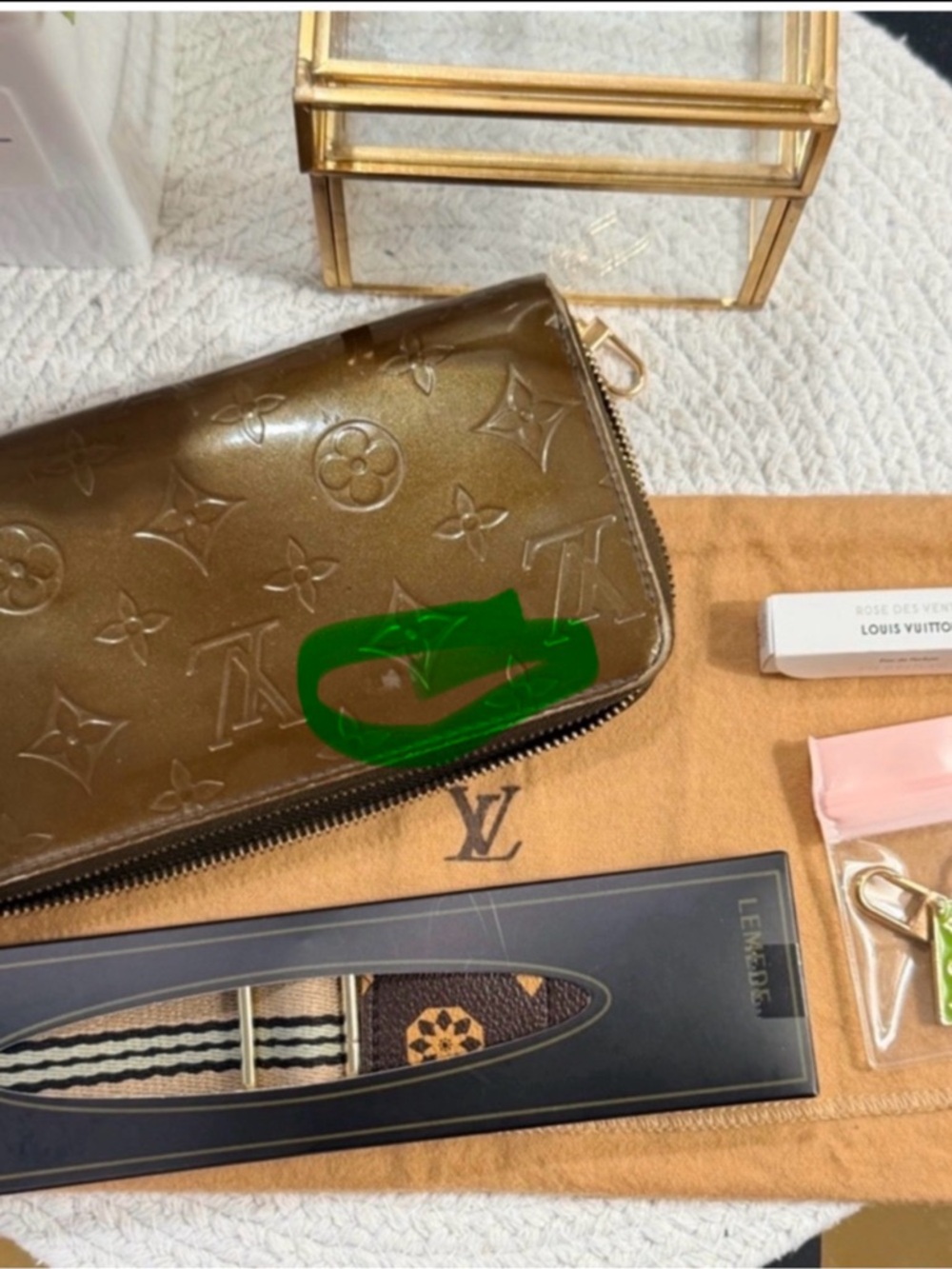 LV Monogram Vernis Zippy Wallet - Bronze, Bag Strap & Charm, Rose de Vents EDP - Picture 3 of 16